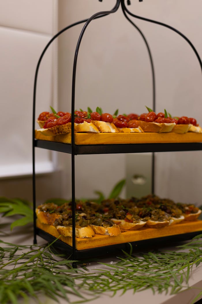 Elegant display of gourmet bruschetta with toppings in Belo Horizonte event.